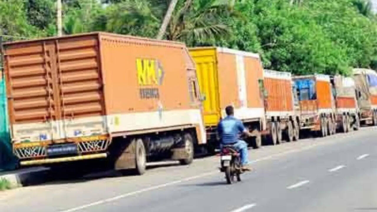 Scheme to phase out BS-IV trucks, buses may get cabinet nod today