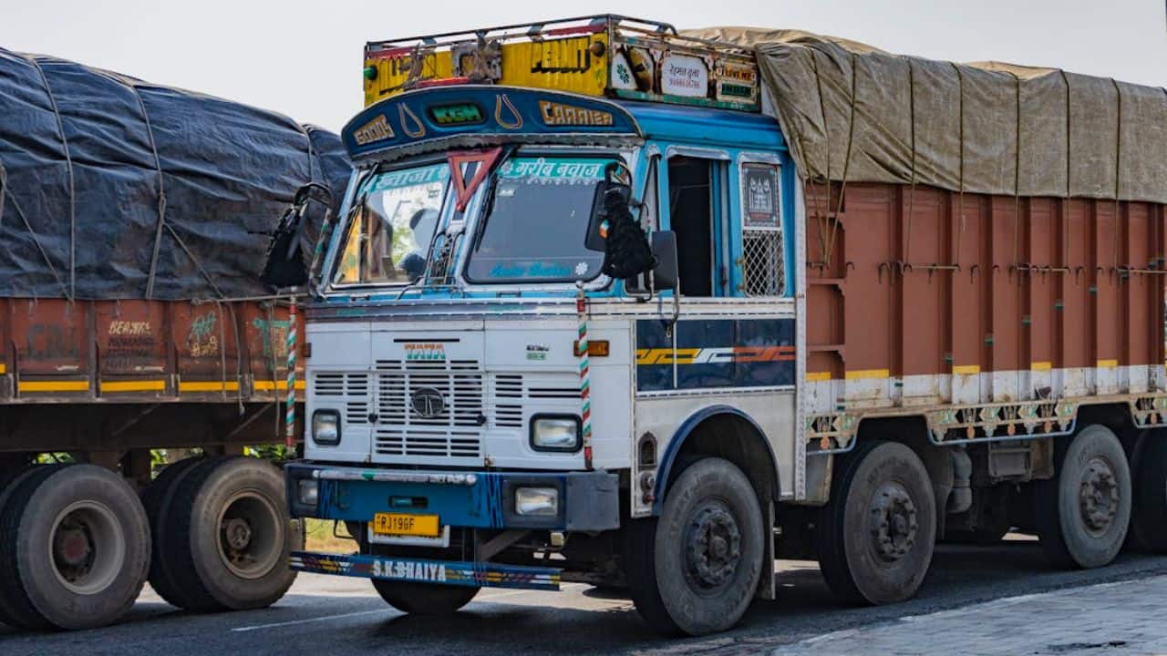 Ashok Leyland, Switch Mobility join Delhi-NCR old truck & bus replacement scheme, to offer 8% discount