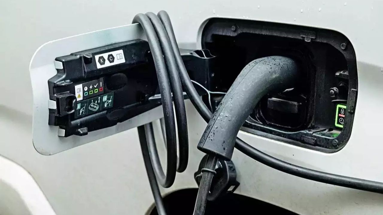 India's EV penetration crosses record 11% in May